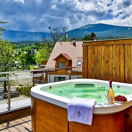 Royal Prestige Collection Z Prywatnym Jacuzzi - Stone Hill Resort Z Basenem I Saunami シクラルスカ・ポレンバ エクステリア 写真
