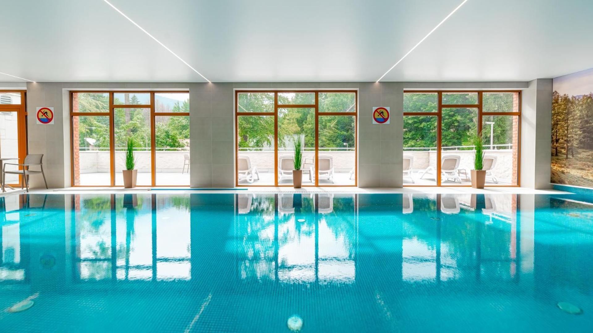 Royal Prestige Collection Z Prywatnym Jacuzzi - Stone Hill Resort Z Basenem I Saunami シクラルスカ・ポレンバ エクステリア 写真