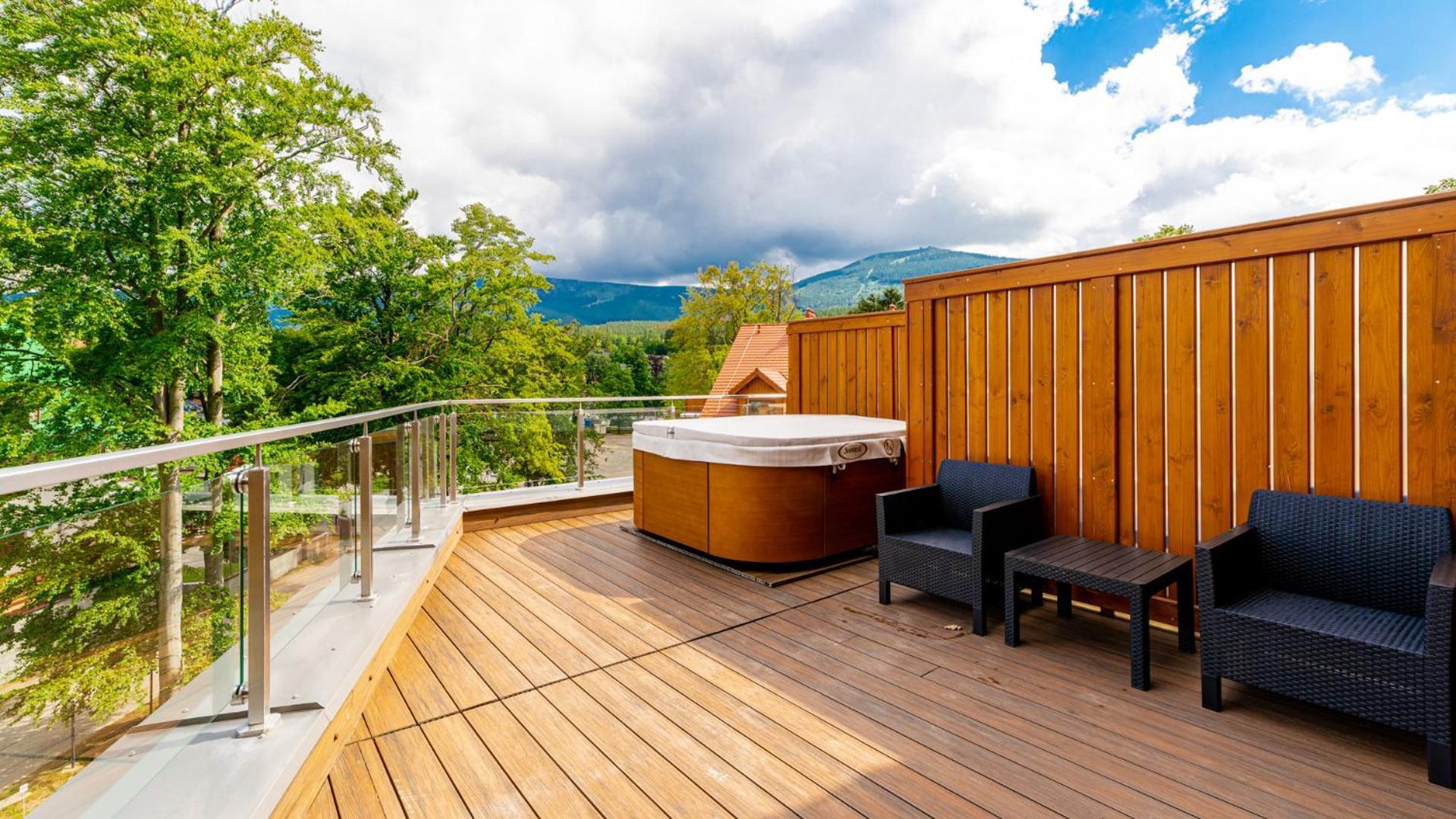 Royal Prestige Collection Z Prywatnym Jacuzzi - Stone Hill Resort Z Basenem I Saunami シクラルスカ・ポレンバ エクステリア 写真