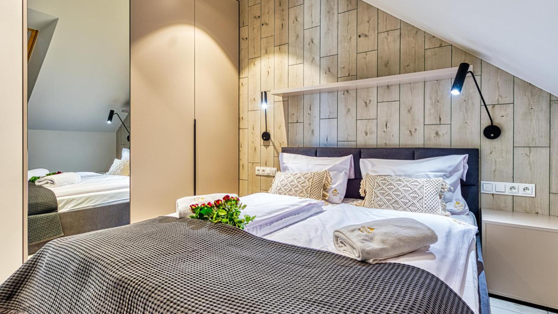 Royal Prestige Collection Z Prywatnym Jacuzzi - Stone Hill Resort Z Basenem I Saunami シクラルスカ・ポレンバ エクステリア 写真