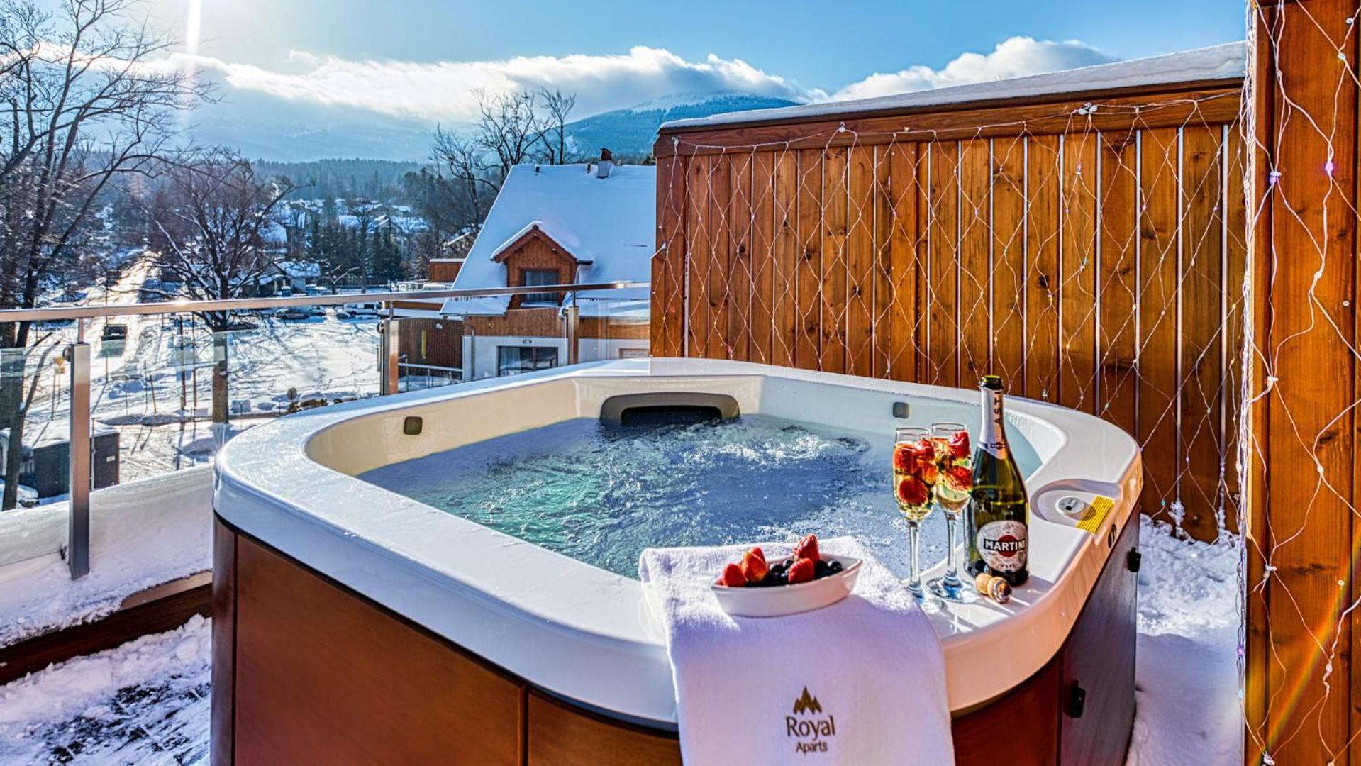 Royal Prestige Collection Z Prywatnym Jacuzzi - Stone Hill Resort Z Basenem I Saunami シクラルスカ・ポレンバ エクステリア 写真
