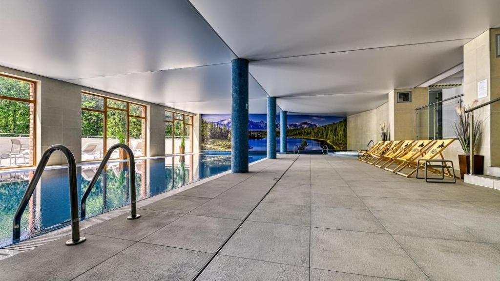 Royal Prestige Collection Z Prywatnym Jacuzzi - Stone Hill Resort Z Basenem I Saunami シクラルスカ・ポレンバ エクステリア 写真